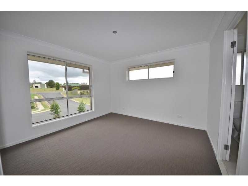 18 Rowe Drive, Macksville NSW 2447