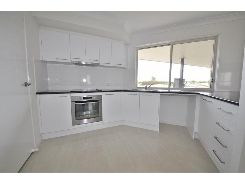 18 Rowe Drive, Macksville NSW 2447