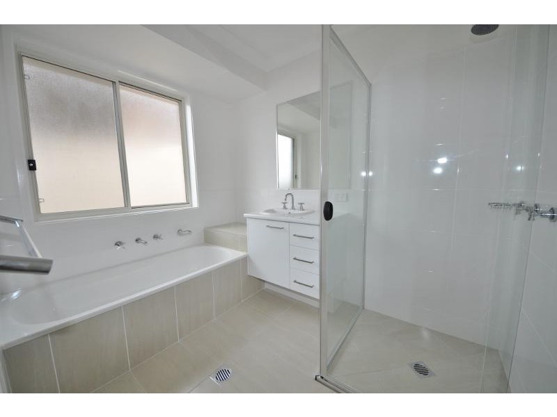 18 Rowe Drive, Macksville NSW 2447