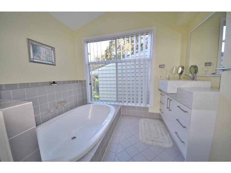 33 South Pacific Drive, Scotts Head NSW 2447