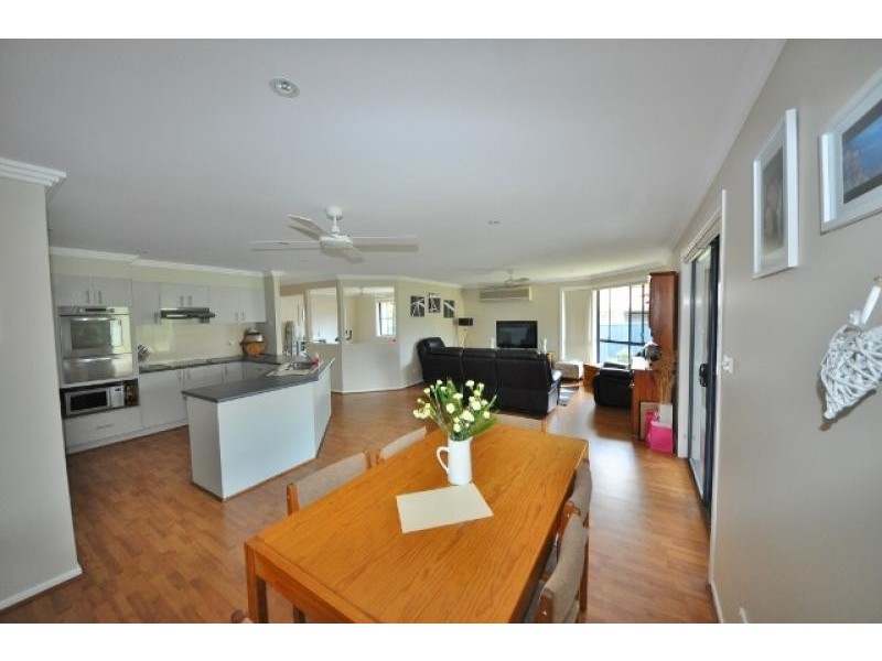 4 Crispin Cove, Macksville NSW 2447