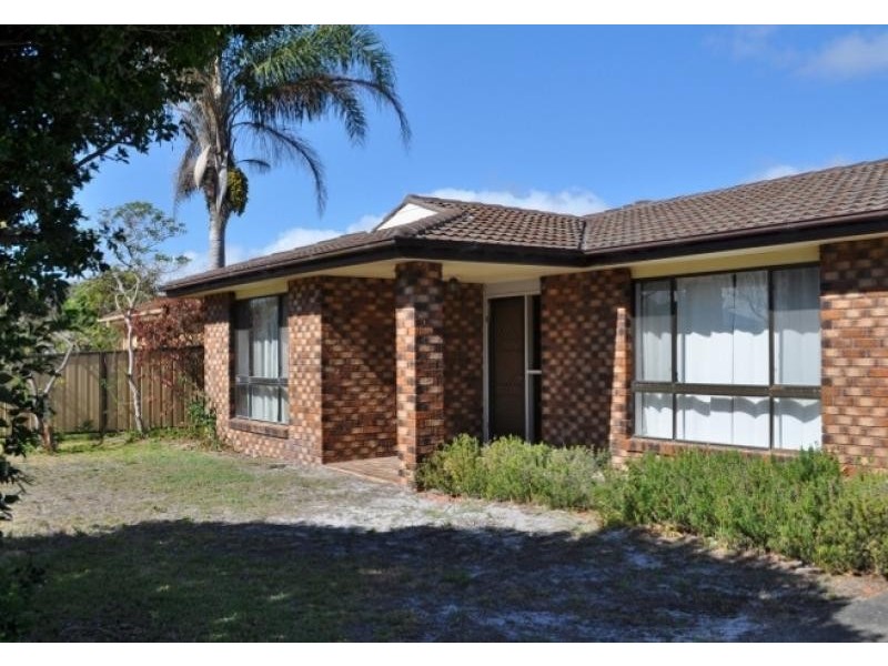 8 Fourth  Avenue, Stuarts Point NSW 2441