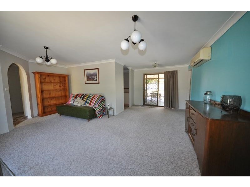 8 Fourth  Avenue, Stuarts Point NSW 2441