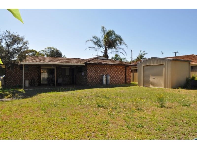 8 Fourth  Avenue, Stuarts Point NSW 2441