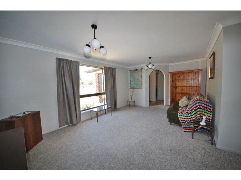 8 Fourth  Avenue, Stuarts Point NSW 2441