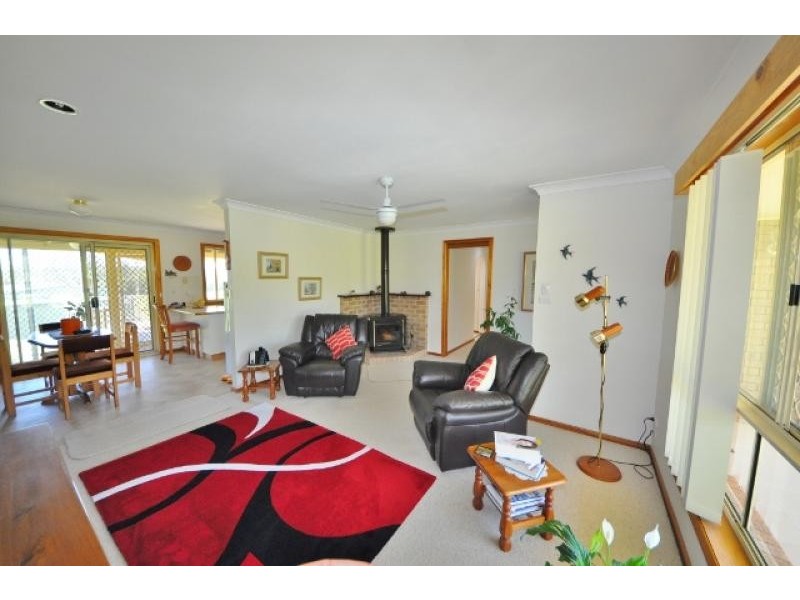 76 Preston Drive, Macksville NSW 2447