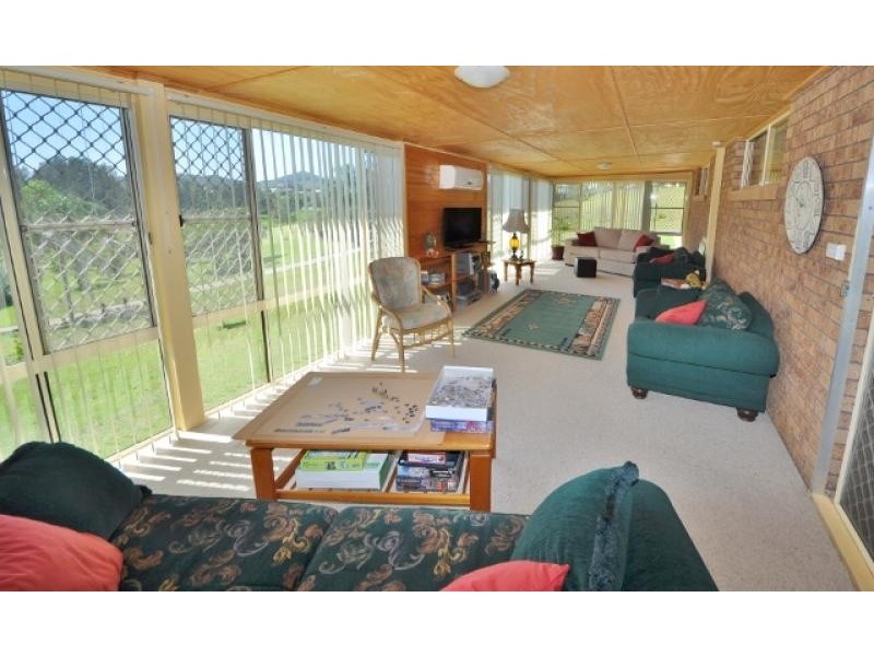 76 Preston Drive, Macksville NSW 2447