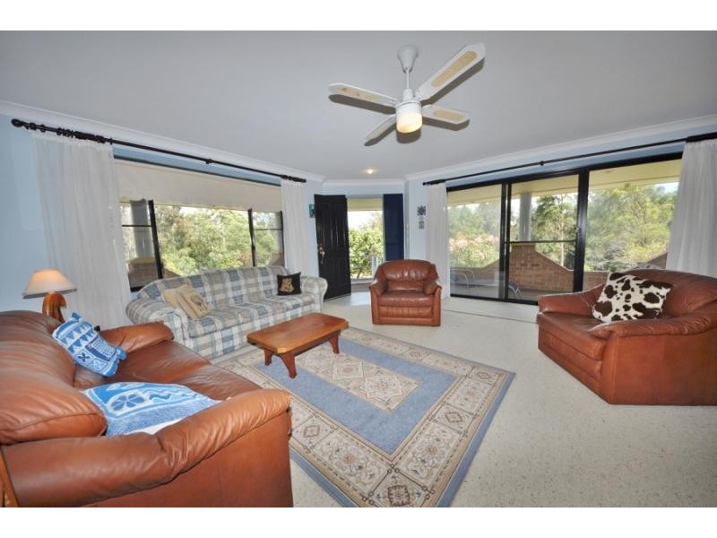 15 River Oak Crescent, Scotts Head NSW 2447