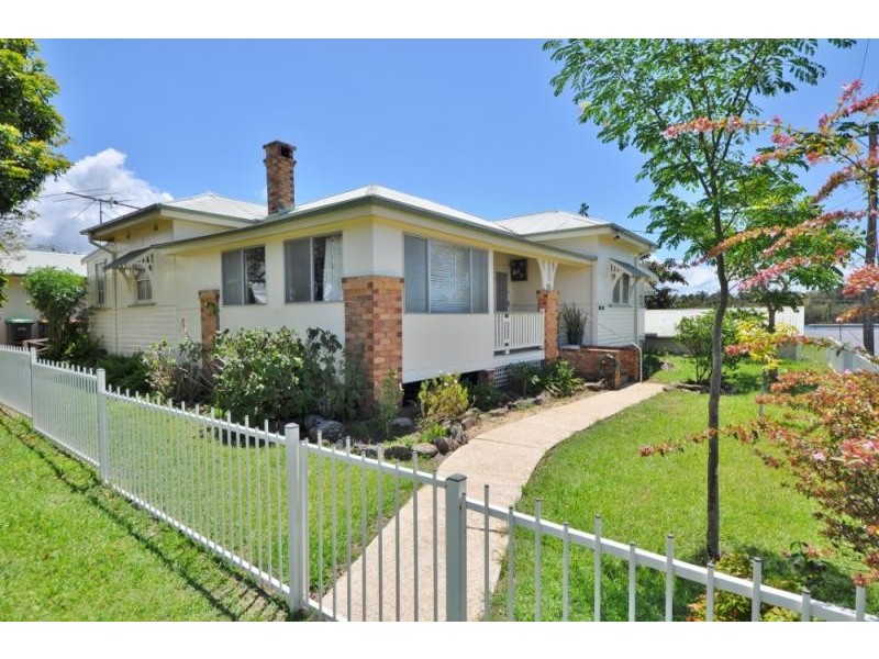 2 East Street, Macksville NSW 2447