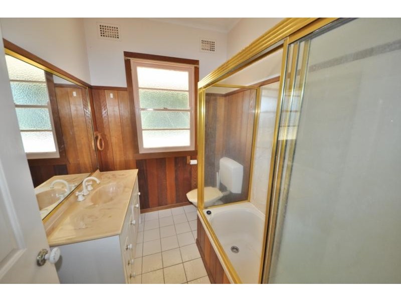 8 Bellevue  Drive, Macksville NSW 2447