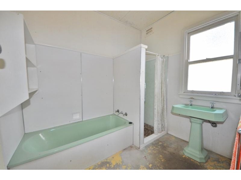 11 East Street, Macksville NSW 2447