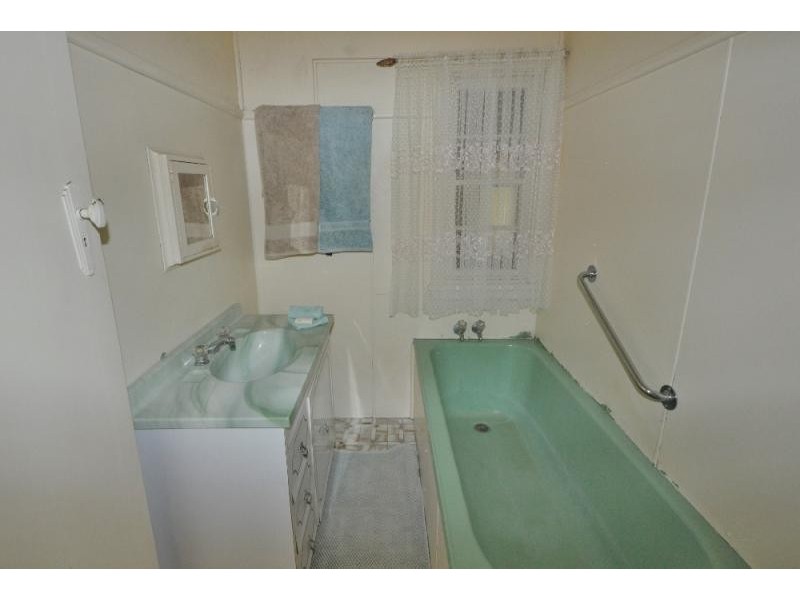 14 East Street, Macksville NSW 2447