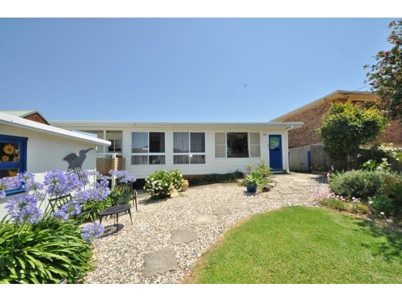 6 Hill Street, Scotts Head NSW 2447