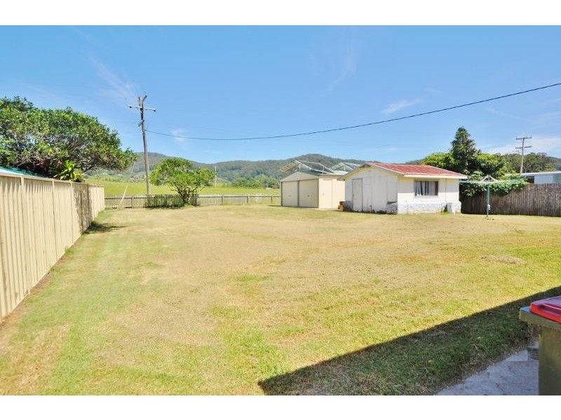 25 Barbers Lane Lane, Yarrahapinni NSW 2441
