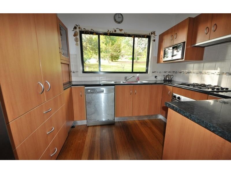 16 Kerr Drive, Macksville NSW 2447