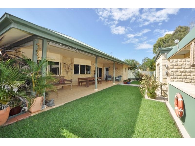 2 Sandpiper Drive, Scotts Head NSW 2447