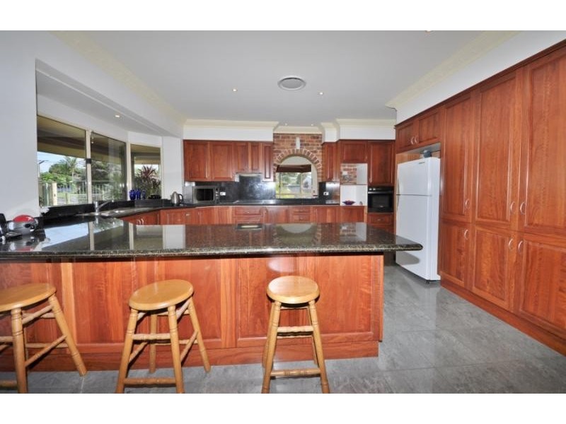 2 Sandpiper Drive, Scotts Head NSW 2447
