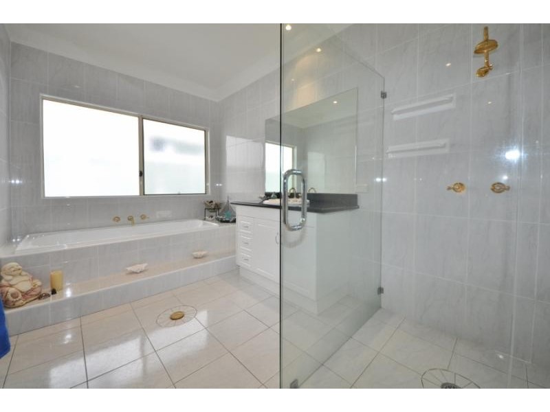 2 Sandpiper Drive, Scotts Head NSW 2447