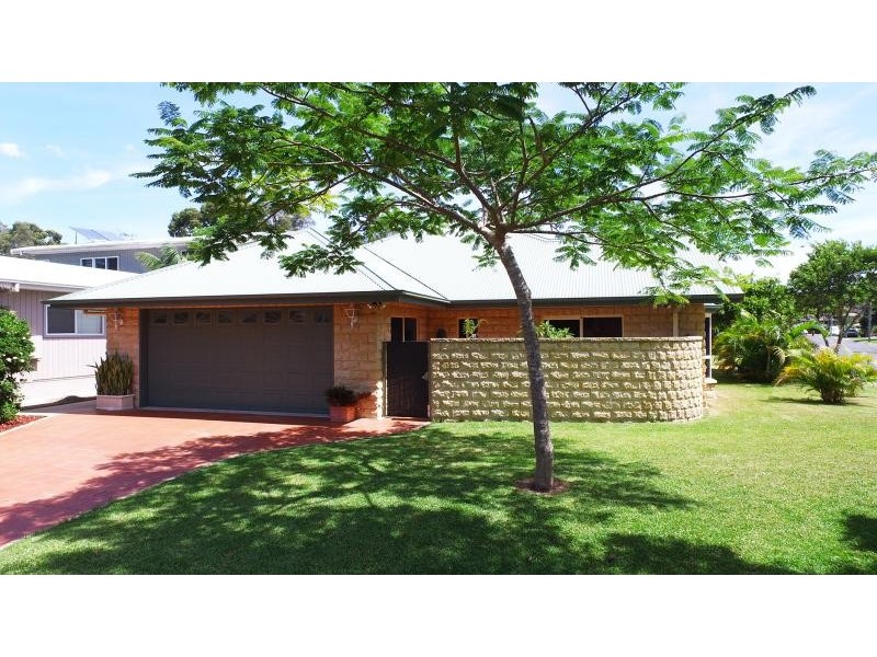 2 Sandpiper Drive, Scotts Head NSW 2447