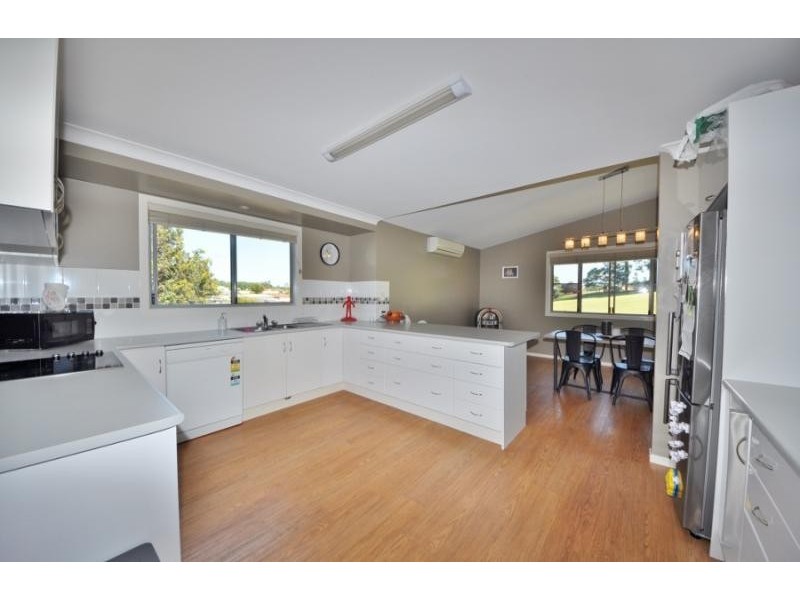 11 Grant Crescent, Macksville NSW 2447