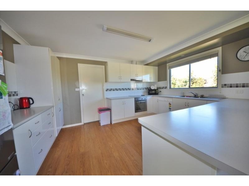 11 Grant Crescent, Macksville NSW 2447