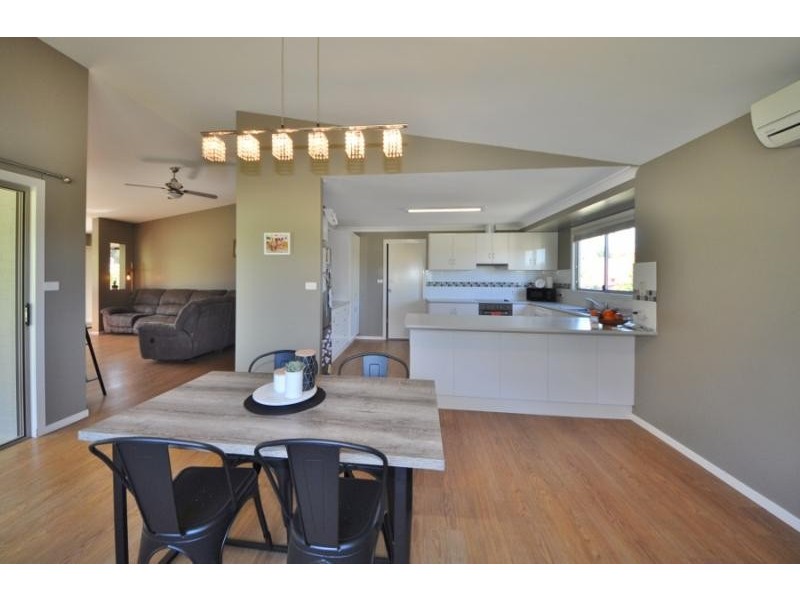 11 Grant Crescent, Macksville NSW 2447