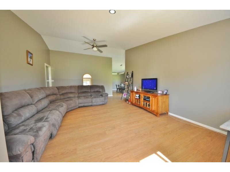 11 Grant Crescent, Macksville NSW 2447