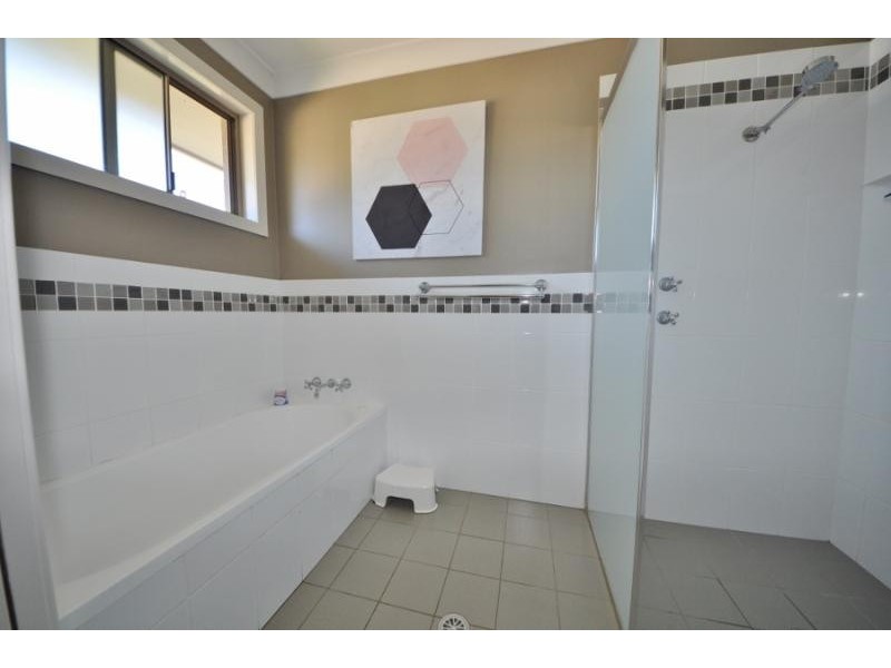 11 Grant Crescent, Macksville NSW 2447