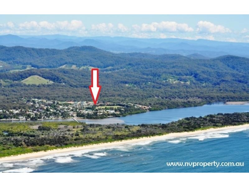 6 Fourth Avenue, Stuarts Point NSW 2441