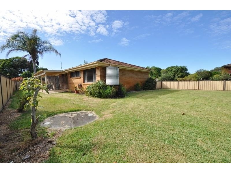 6 Fourth Avenue, Stuarts Point NSW 2441