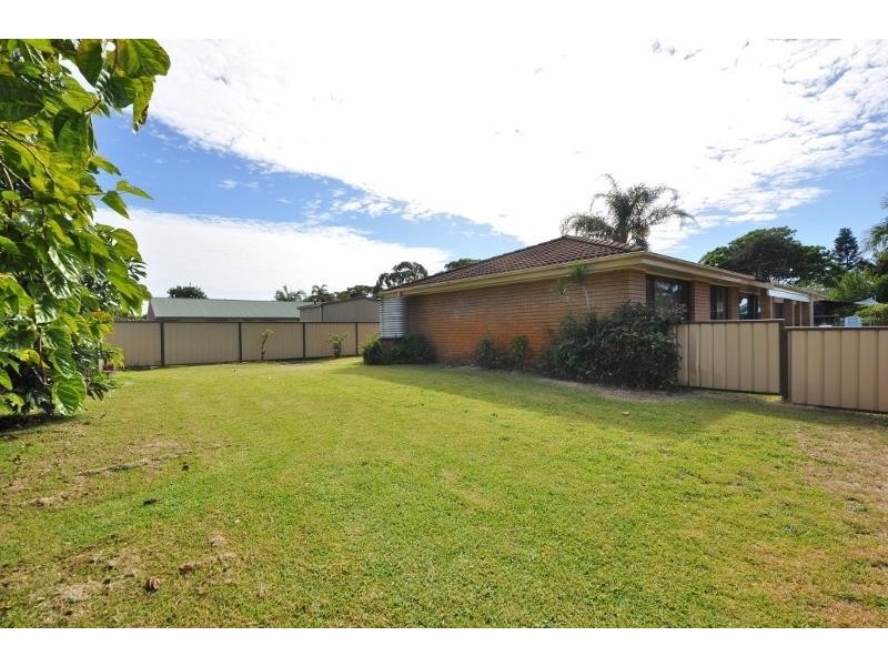 6 Fourth Avenue, Stuarts Point NSW 2441