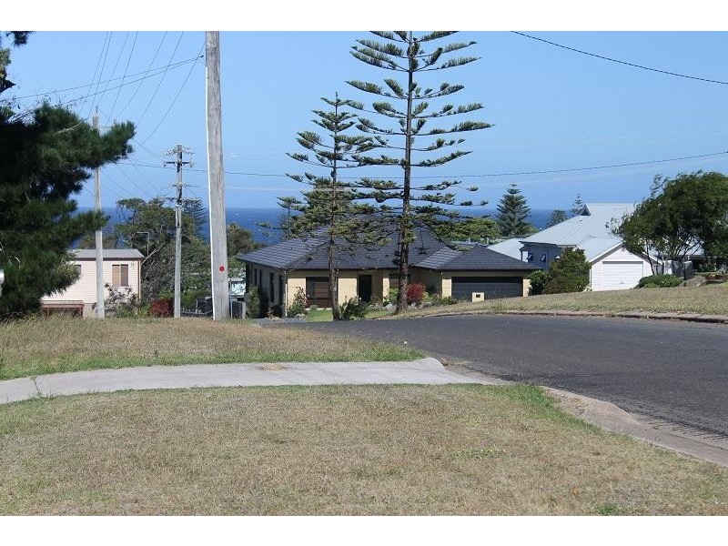 14 Norfolk  Boulevard, Tuross Head NSW 2537