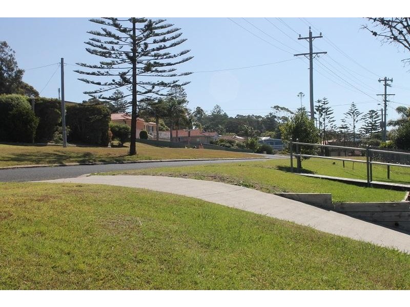 14 Norfolk  Boulevard, Tuross Head NSW 2537