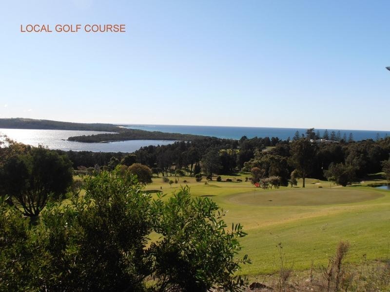 14 Norfolk  Boulevard, Tuross Head NSW 2537