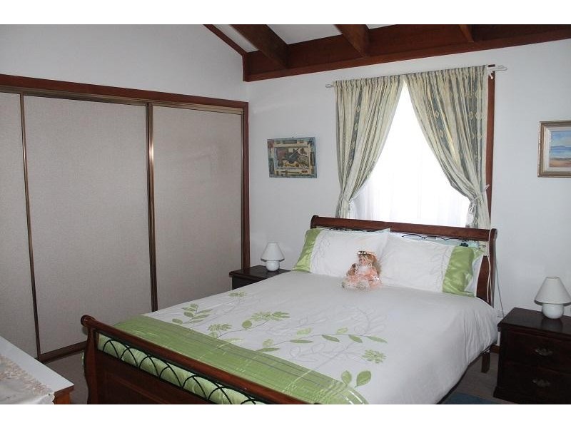 13 Lake Street, Tuross Head NSW 2537