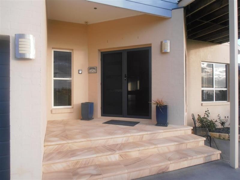 6 Coral Crescent, Tuross Head NSW 2537