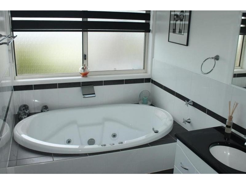 6 Coral Crescent, Tuross Head NSW 2537