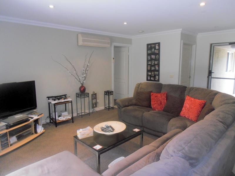 1a Crest  Crescent, Moruya Heads NSW 2537