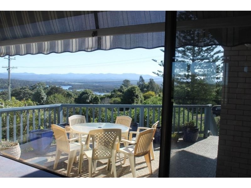 8 Coral Crescent, Tuross Head NSW 2537