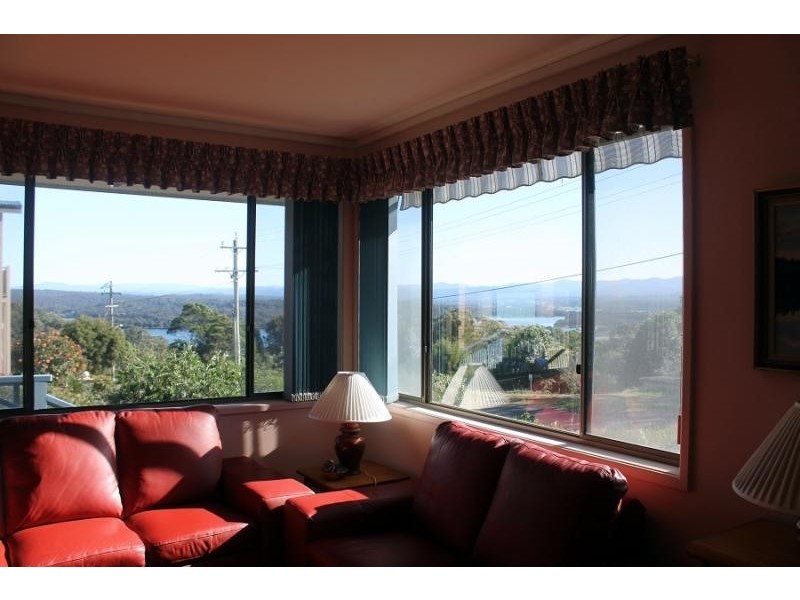 8 Coral Crescent, Tuross Head NSW 2537