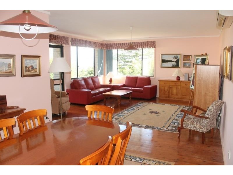 8 Coral Crescent, Tuross Head NSW 2537