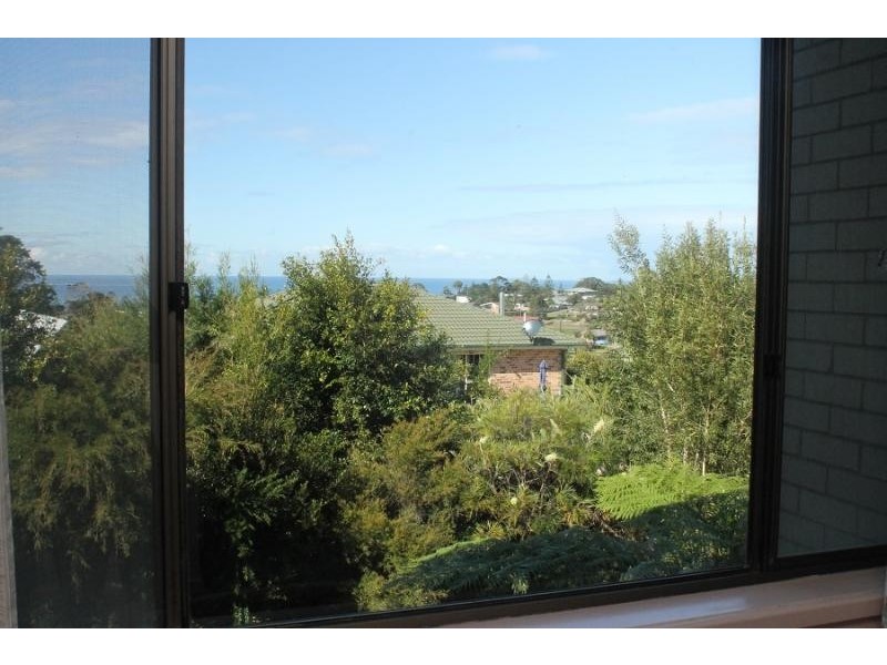 8 Coral Crescent, Tuross Head NSW 2537