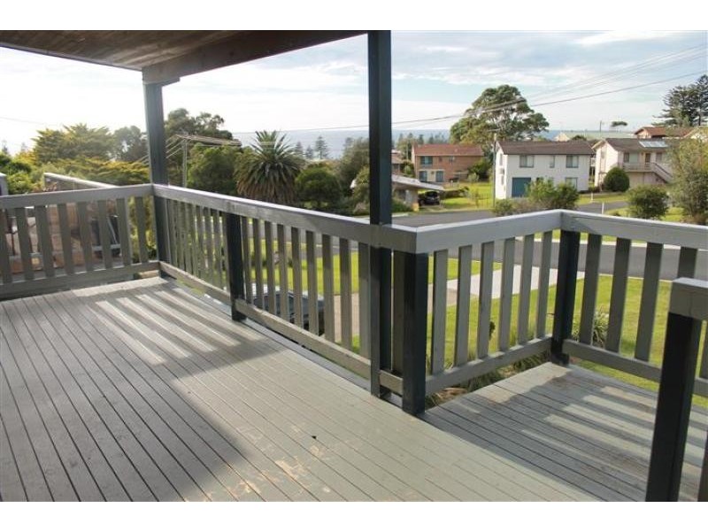 11 Salmon Street, Tuross Head NSW 2537