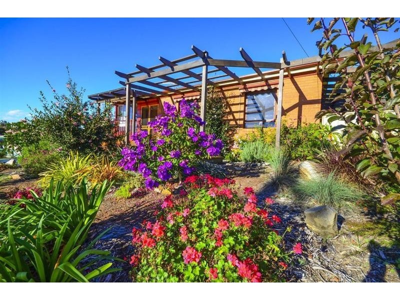 27 Anderson Avenue, Tuross Head NSW 2537