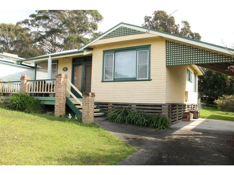 8 Anderson Avenue, Tuross Head NSW 2537