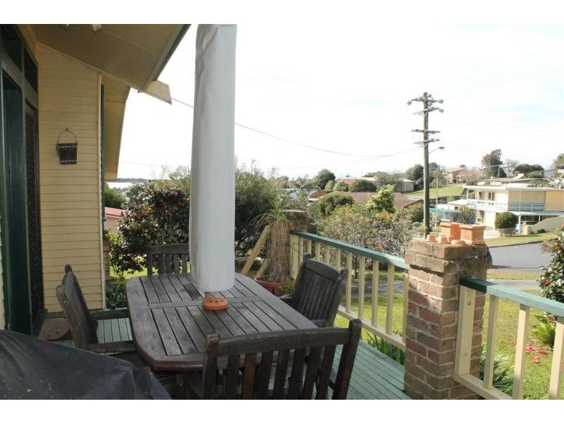 8 Anderson Avenue, Tuross Head NSW 2537