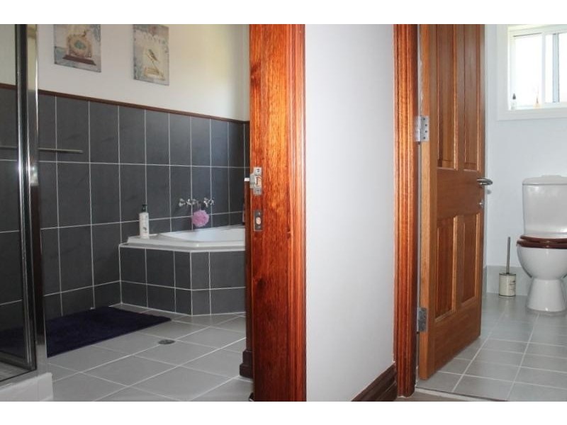 8 Evans  Road, Tuross Head NSW 2537