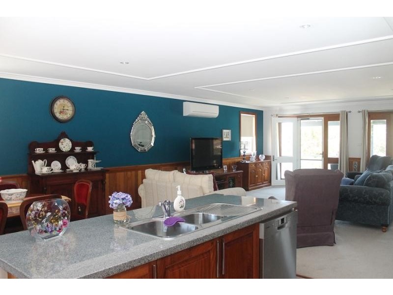 8 Evans  Road, Tuross Head NSW 2537