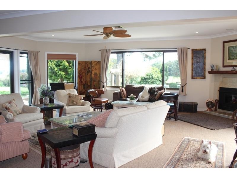 4 Lemmons Road, Robertson NSW 2577