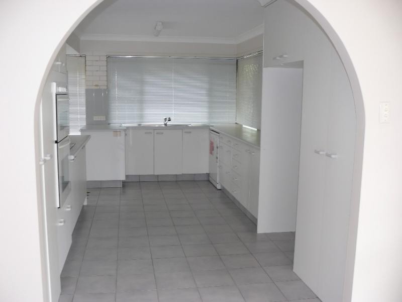 49 Hume Parade PARADISE POINT 4216, Paradise Point QLD 4216